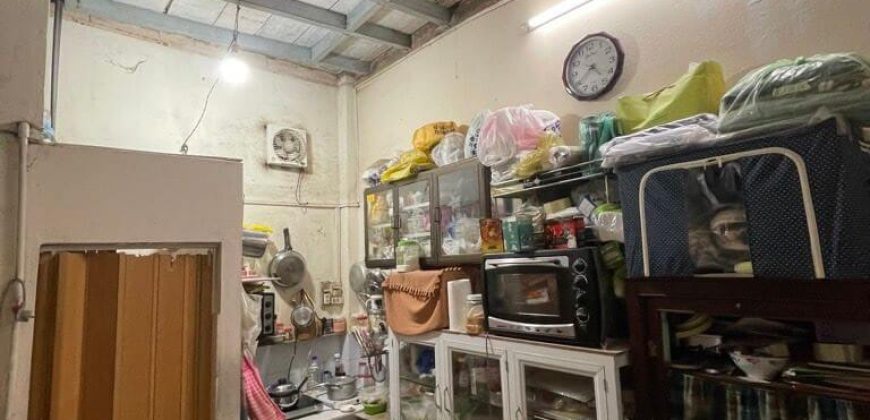  nha ban go vap phong bep.jpg
