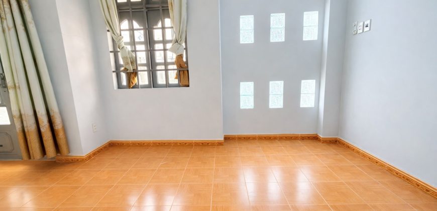 phong ngu nha go vap dep.jpg (2)