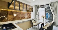 Khu bếp Bán nhà Phạm Văn Chiêu Gò Vấp thiết kế hiện đại, đầy đủ tiện nghi, sạch sẽ gọn gàng