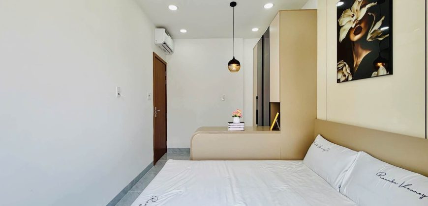 bán nhà Phạm Văn Chiêu Gò Vấp, Phòng ngủ master rộng rãi, có cửa sổ thoáng mát, nội thất đẹp