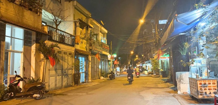 Hình ảnh thực tế mặt tiền và hẻm ba gác của căn nhà đúc thật 1 trệt 1 lầu tại Đường Số 19, Phường 11, Gò Vấp.