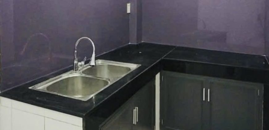 Khu vực nhà bếp tiện nghi tủ bếp kệ bếp gắn sẵn tại căn nhà bán hẻm 472 Lê Đức Thọ Phường 17 Gò Vấp.