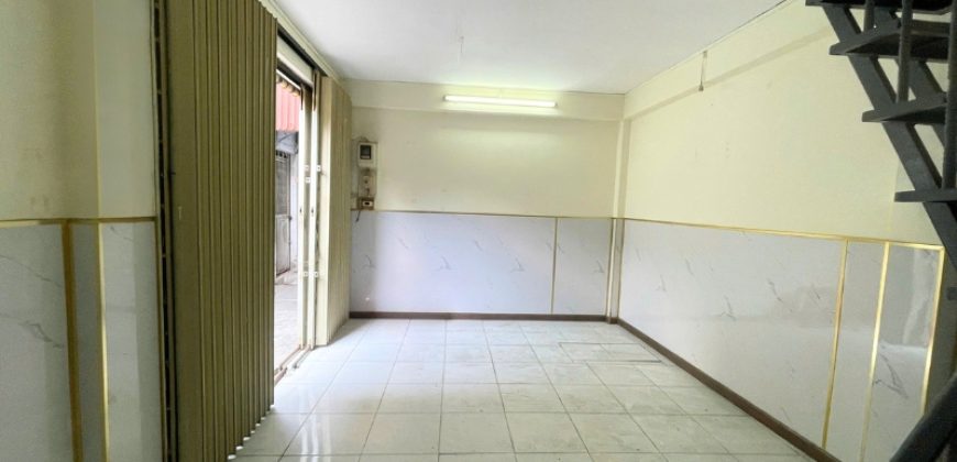 Phòng khách rộng rãi nhà đường Thống Nhất Gò Vấp diện tích 24m2