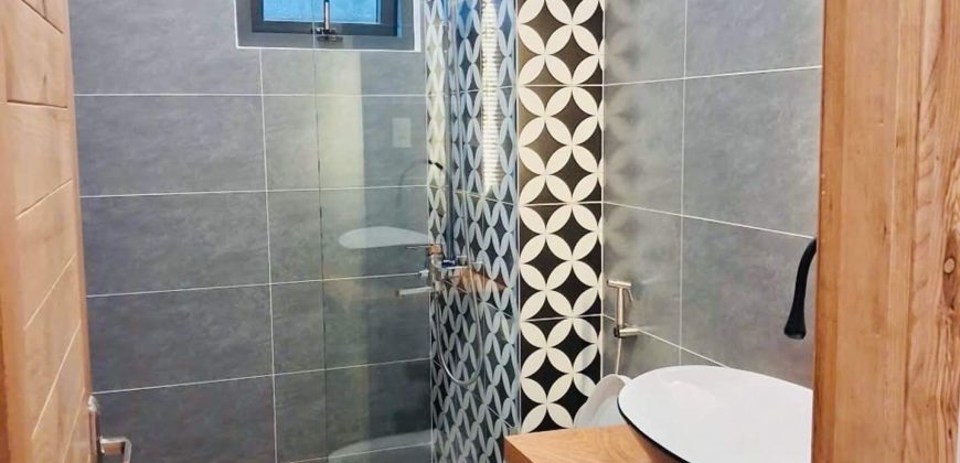 Nhà vệ sinh của căn bán nhà Tô Ngọc Vân Phường An Hội Đông Gò Vấp được thiết kế hiện đại, sạch sẽ, đầy đủ tiện nghi, sử dụng thoải mái cho gia đình.