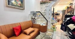 Phòng khách căn nhà phố Gò Vấp ,giá rẻ đường Bùi Quang Là trang bị sẵn bàn ghế sofa hiện đại.nhà gò vấp dưới 4 tỷ