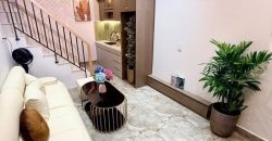 Không gian phòng khách rộng rãi, thiết kế đẹp tại nhà bán Nguyễn Oanh