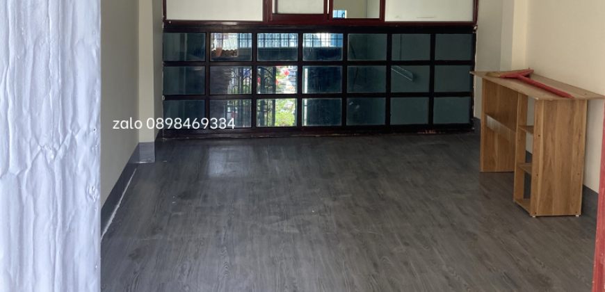 Các phòng ngủ thiết kế yên bình, có cửa sổ và ban công đón gió tự nhiên tại nhà Thống Nhất Gò Vấp dưới 5tỷ.