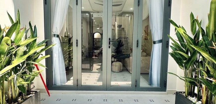 san truoc nha de xe rong 8.jpg