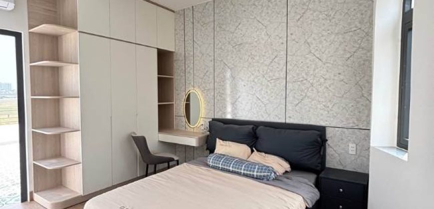 Phòng ngủ rộng rãi trong căn nhà Gò Vấp Phường 10, bố trí hợp lý, phù hợp gia đình sinh sống lâu dài tại khu vực Quang Trung.