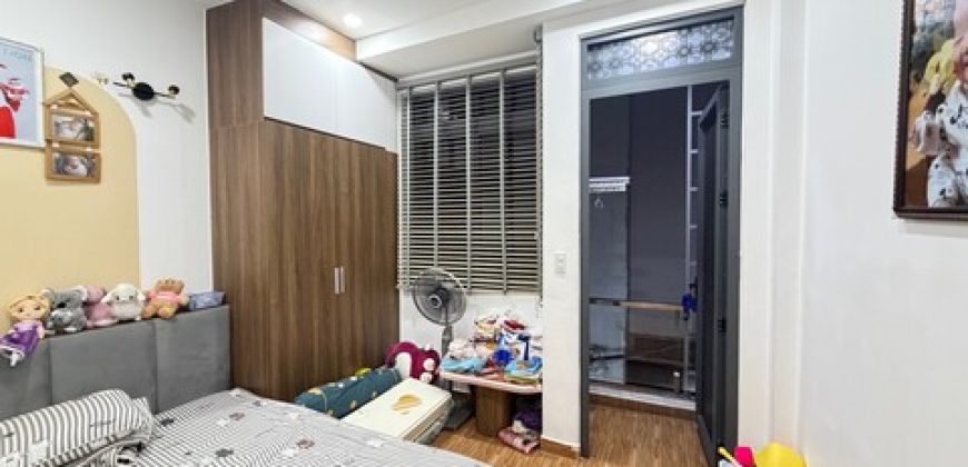 Phòng ngủ thứ hai vuông vức bán nhà Gò Vấp Đường Số 19