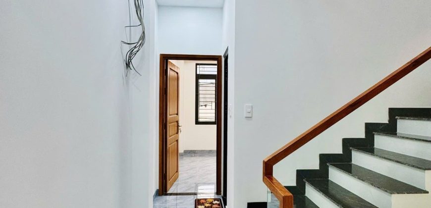 Thiết kế cầu thang hiện đại tối ưu diện tích tại căn nhà Gò Vấp đường Lê Đức Thọ