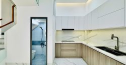 Không gian nhà bếp hiện đại và ấm cúng của căn nhà phố Gò Vấp đường Lê Đức Thọ