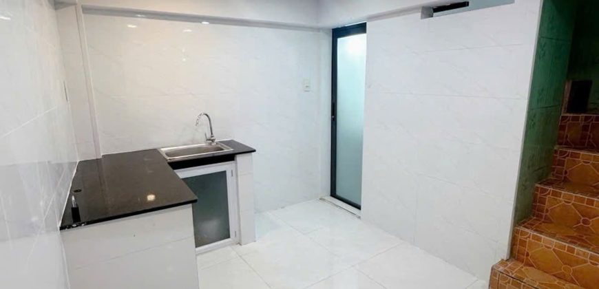 Khu bếp nhỏ xinh ngăn nắp tại nhà đường Nguyễn Oanh Phường 17 Gò Vấp gọn gàng