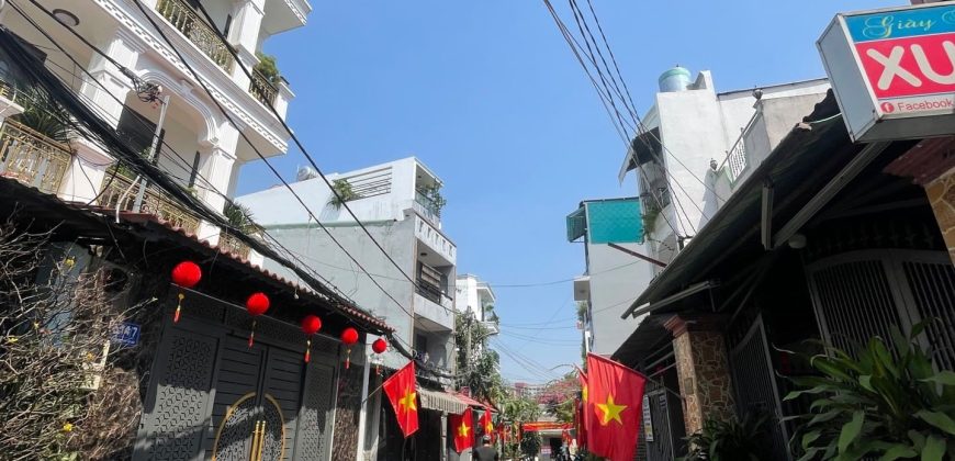 mat tien hem xe hoi nha go vap le duc tho.jpg