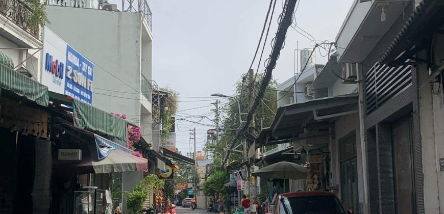 Mặt tiền rộng 4.5m của nhà Phường 16 Gò Vấp, phù hợp ở kết hợp kinh doanh.