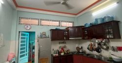 Nhà bếp trang bị tủ kệ cao cấp thuộc hệ thống bán nhà đường Tân Sơn Phường 12 Gò Vấp, không gian nấu nướng ấm cúng.