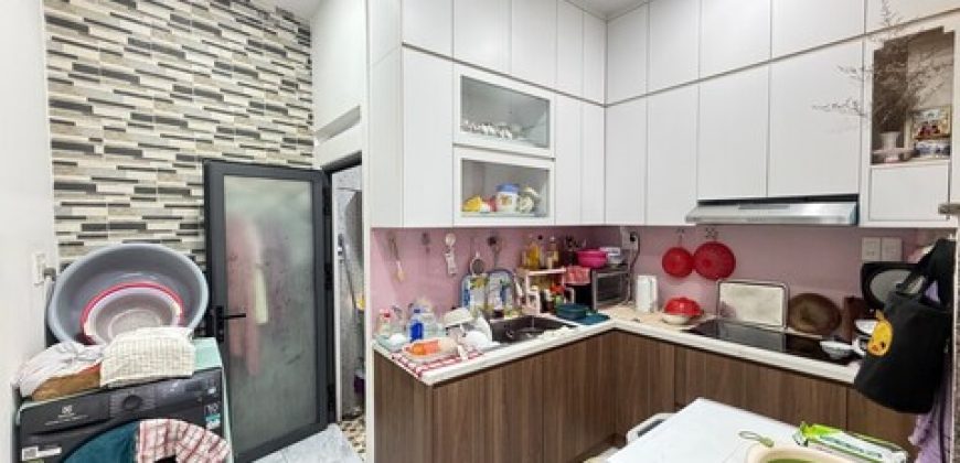 Khu vực nhà bếp gọn gàng tiện nghi căn nhà Gò Vấp dưới 4 tỷ