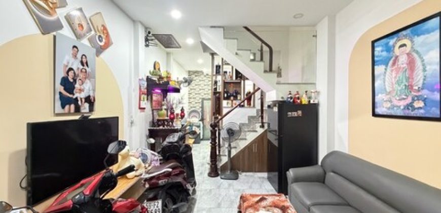 Phòng khách hiện đại thiết kế tối giản bán nhà Gò Vấp giá tốt
