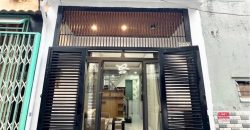 Hình ảnh thực tế mặt tiền nhà Gò Vấp dưới 5 tỷ tại hẻm Bùi Quang Là Phường 12 thông thoáng, khu dân cư hiện hữu sầm uất.