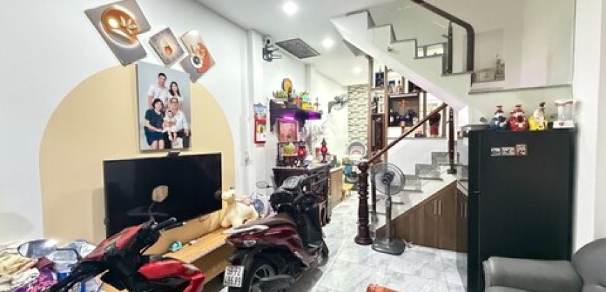 nha go vap duong Cách bố trí phòng khách ấm cúng nhà Gò Vấp Đường Số 19