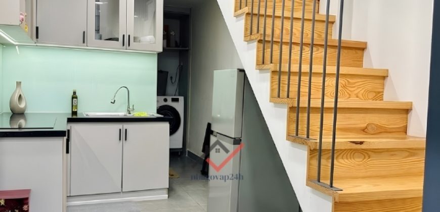 Khu vực nhà bếp tiện nghi tại căn nhà Gò Vấp hẻm 854 Thống Nhất P15