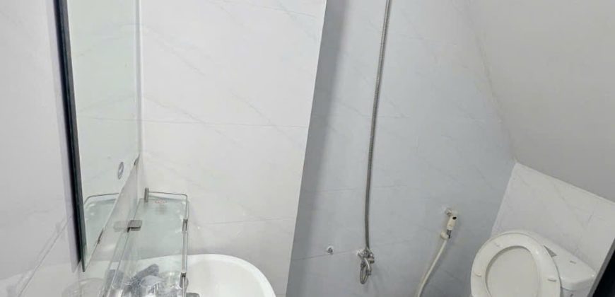Nhà vệ sinh 1 sạch sẽ đầy đủ thiết bị tại nhà Gò Vấp Nguyễn Oanh