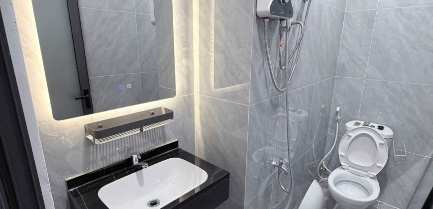 Nhà vệ sinh sạch đẹp, đầy đủ thiết bị sử dụng cho gia đình.