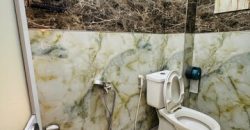 Thiết kế nhà vệ sinh sạch sẽ tiện nghi bên trong căn nhà gò vấp dưới 5 tỷ hẻm xe hơi Nguyễn Văn Lượng.