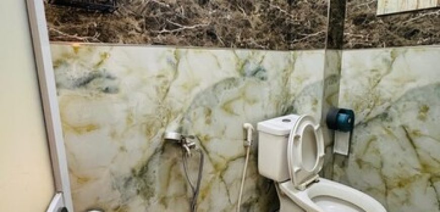 Thiết kế nhà vệ sinh sạch sẽ tiện nghi bên trong căn nhà gò vấp dưới 5 tỷ hẻm xe hơi Nguyễn Văn Lượng.