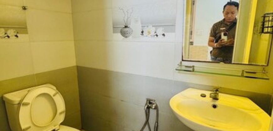 Thiết kế nhà vệ sinh sạch sẽ tiện nghi bên trong căn nhà gò vấp dưới 5 tỷ hẻm xe hơi Nguyễn Văn Lượng giá rẻ