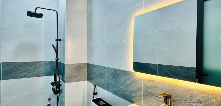 Thiết kế nhà vệ sinh sạch sẽ đầy đủ tiện nghi tại nhà Gò Vấp Phường 17
