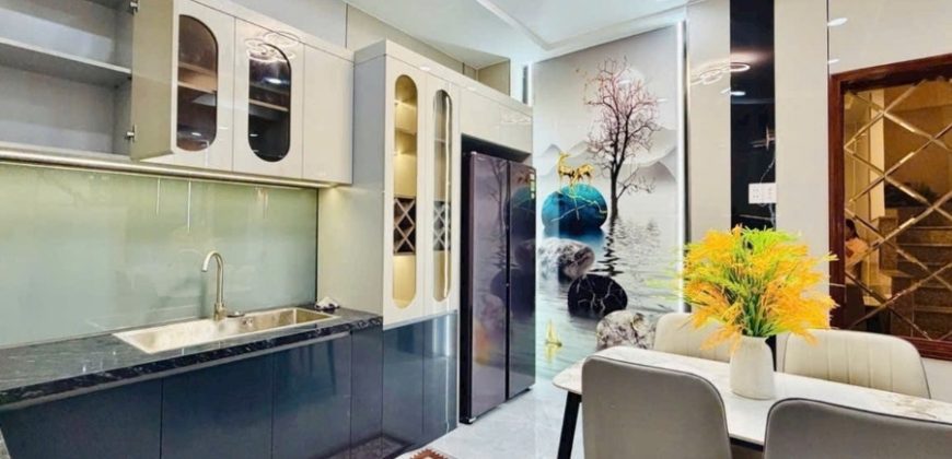 Phòng khách rộng rãi, nội thất cao cấp, không gian mở và thoáng sáng tại căn nhà bán Phạm Văn Chiêu Gò Vấp.