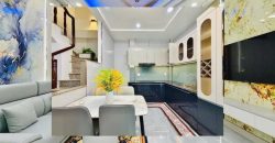 Phòng khách rộng rãi, nội thất cao cấp, không gian mở và thoáng sáng tại căn nhà bán Phạm Văn Chiêu Gò Vấp.