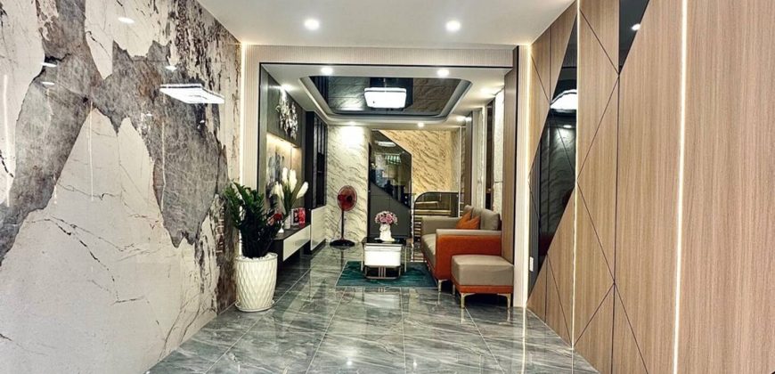 Phòng khách rộng rãi, thiết kế hiện đại, đón ánh sáng tự nhiên, phù hợp gia đình sinh sống lâu dài tại Gò Vấp.