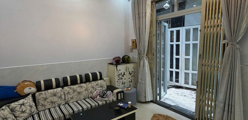 Phòng khách nhà Gò Vấp dưới 4 tỷ tại Nguyễn Văn Khối Phường 9 rộng rãi và sáng thoáng