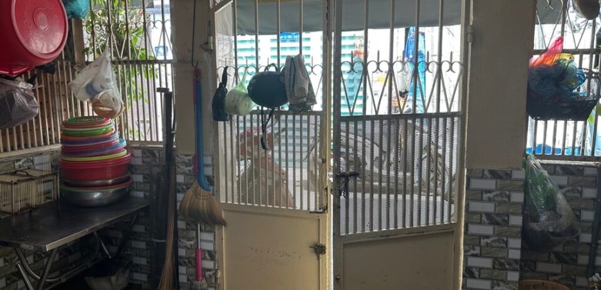 Phòng khách nhà Gò Vấp đường Nguyễn Văn Khối, nhà hẻm xe hơi, không gian rộng rãi, thoáng sáng, thiết kế hiện đại.