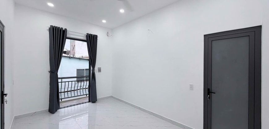 Không gian phòng khách rộng rãi, thoáng mát của căn nhà bán tại Phan Văn Trị Gò Vấp.