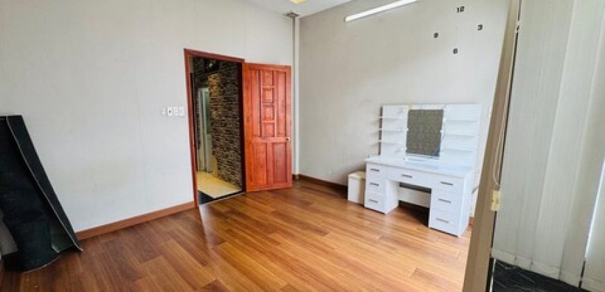 Phòng ngủ ấm cúng đầy đủ ánh sáng tự nhiên của căn nhà gò vấp đường Nguyễn Văn Lượng vị trí đẹp.