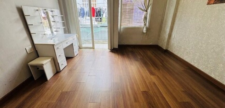 Phòng ngủ ấm cúng đầy đủ ánh sáng tự nhiên của căn nhà gò vấp đường Nguyễn Văn Lượng vị trí đẹp thoáng mát