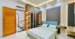 Thiết kế phòng ngủ ấm cúng có ban công của nhà Gò Vấp 4PN