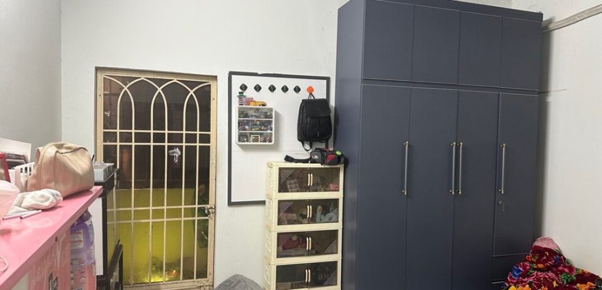 Phòng ngủ nhà Gò Vấp hẻm xe hơi đường Nguyễn Văn Khối, không gian rộng, ánh sáng tự nhiên, thiết kế thoải mái.