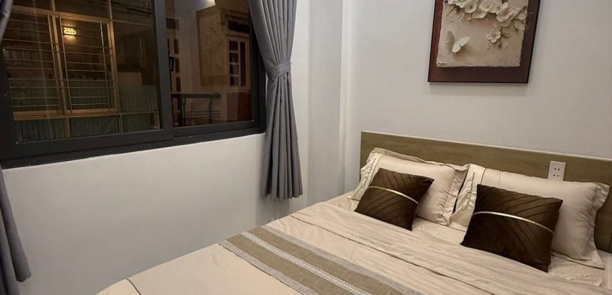 Phòng ngủ nhà Gò Vấp hẻm xe hơi đường Nguyễn Văn Khối, không gian rộng, ánh sáng tự nhiên, thiết kế thoải mái.
