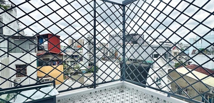 sân thượng nhà gò vấp dưới 6 tỷ,trồng cây và thư giãn