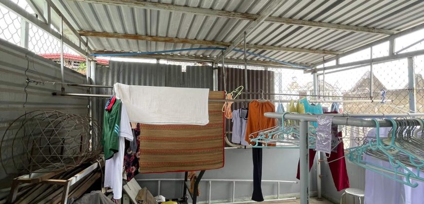 Sân thượng căn nhà đường Tân Sơn Phường 12 Gò Vấp diện tích lớn, không gian lý tưởng tổ chức tiệc BBQ gia đình.