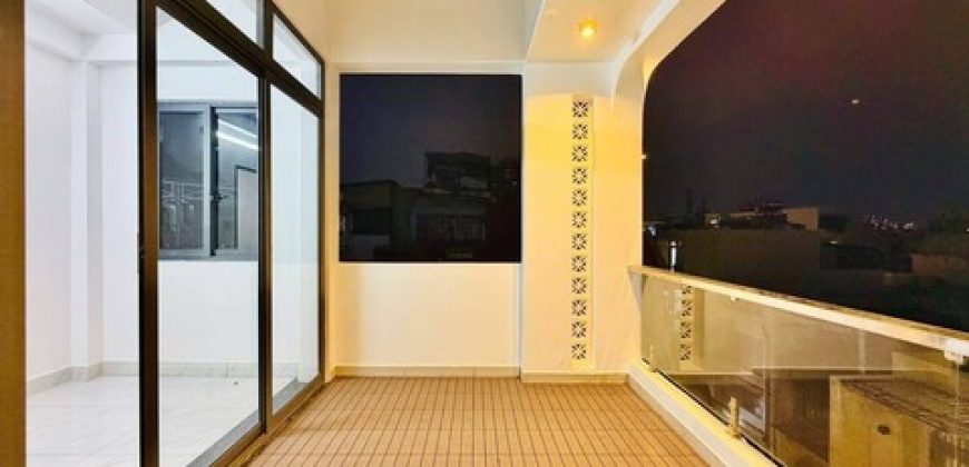 Sân thượng view thoáng mát của căn nhà Gò Vấp 4 tầng đúc kiên cố