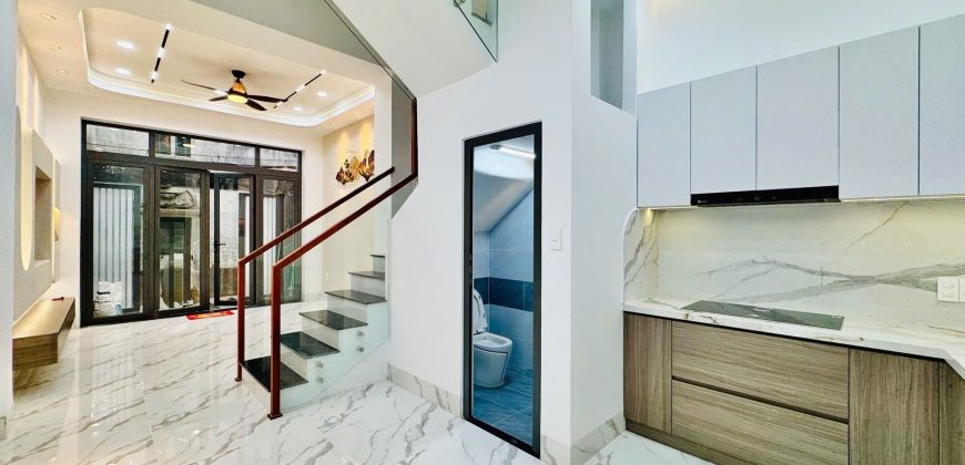 Hệ tủ bếp cao cấp đầy đủ tiện nghi tại căn nhà Gò Vấp phân khúc dưới 6 tỷ Phường 17