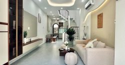 Phòng khách nhà Gò Vấp dưới 7 tỷ trên đường Quang Trung, quận Gò Vấp, Phường Gò Vấp, thiết kế hiện đại, không gian rộng rãi, nhiều ánh sáng tự nhiên.