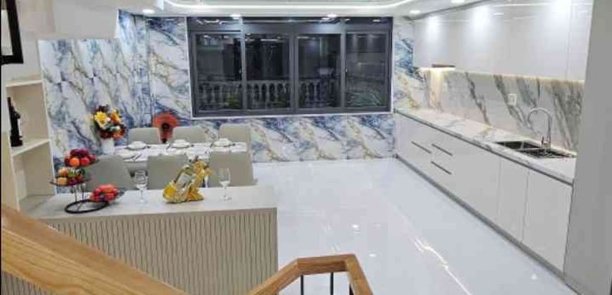Phòng khách nhà phố đường Quang Trung sang trọng ngập tràn ánh sáng phù hợp mua nhà đẹp Gò Vấp định cư.