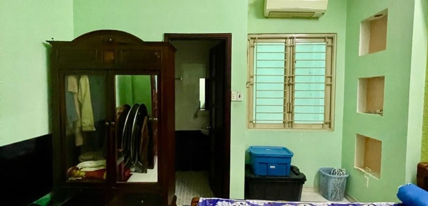 Phòng ngủ master bán nhà Gò Vấp đường Quang Trung Phường Gò Vấp Quận Gò Vấp, rộng rãi, có cửa sổ thoáng mát, nhà Gò Vấp dưới 7 tỷ pháp lý rõ ràng.