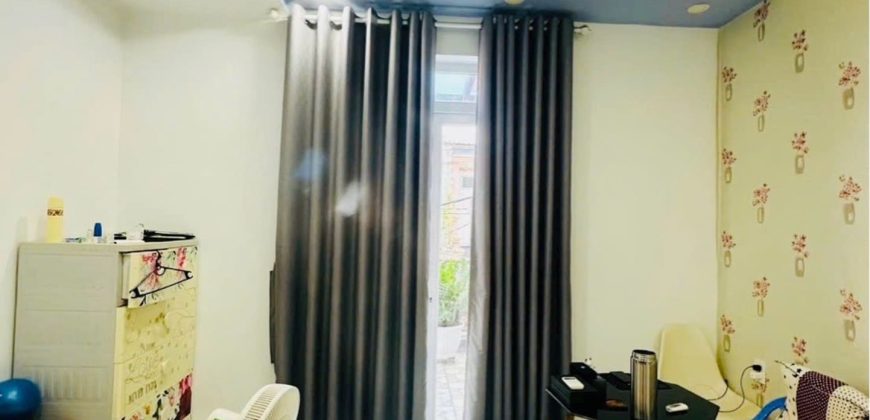 Phòng khách nhà Gò Vấp đường Nguyễn Văn Khối, Phường 8 thiết kế rộng rãi, hiện đại, diện tích 48m².